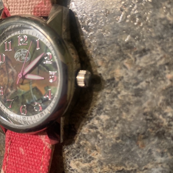 NWT -RARE -Bass Pro Shop Camo Watch with Adjustable Pink Camo band - Picture 6 of 8